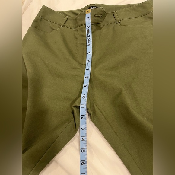 EUC Jones New York size 6 olive green slacks - Picture 8 of 10